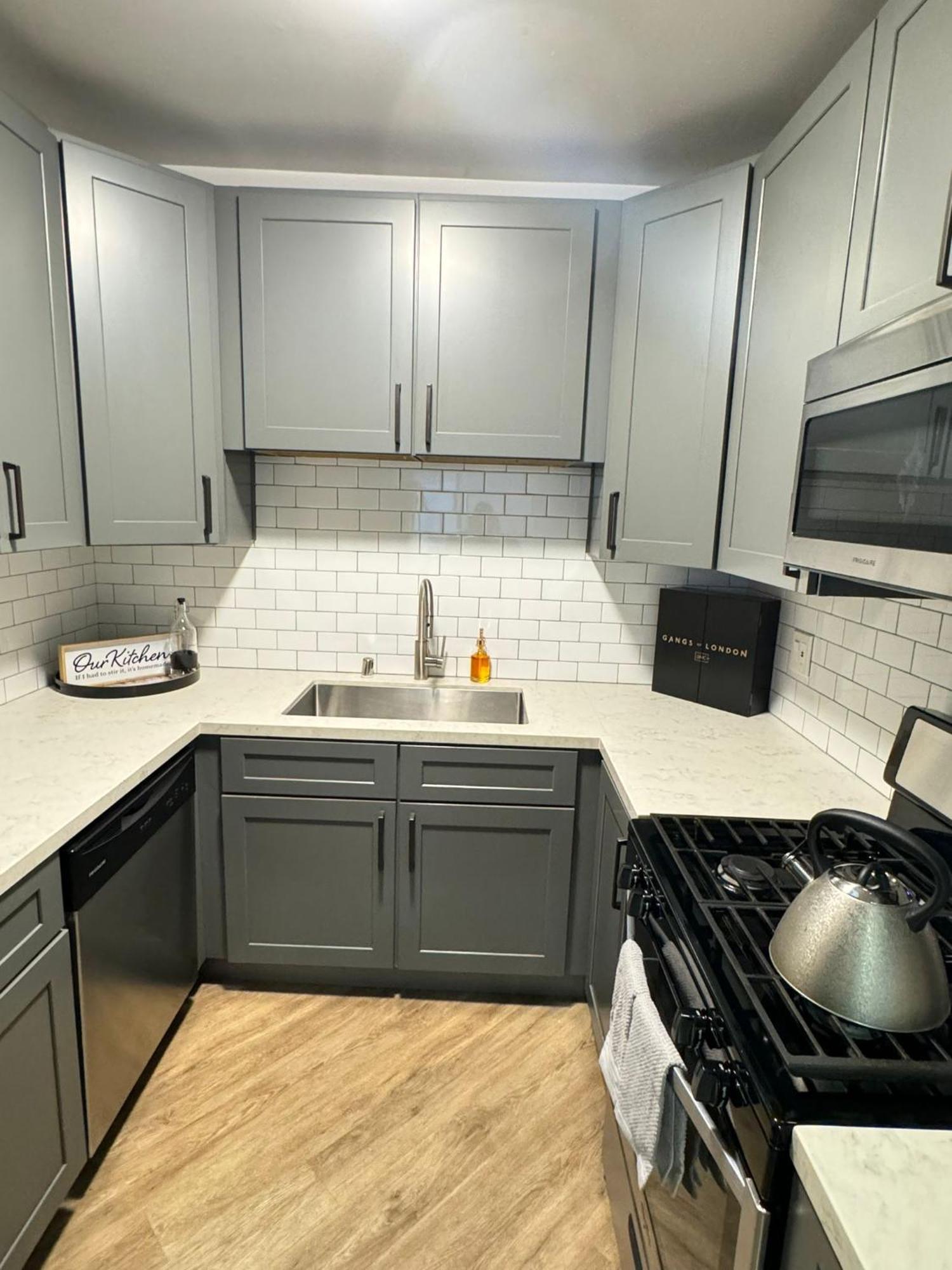 Incredible Two Bedroom Hollywood Apartments Free Parking Los Angeles Exterior photo